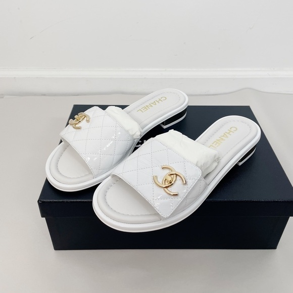 New Chanel 23P Patent Leather CC Turnlock Slides Sandal - Picture 2 of 8